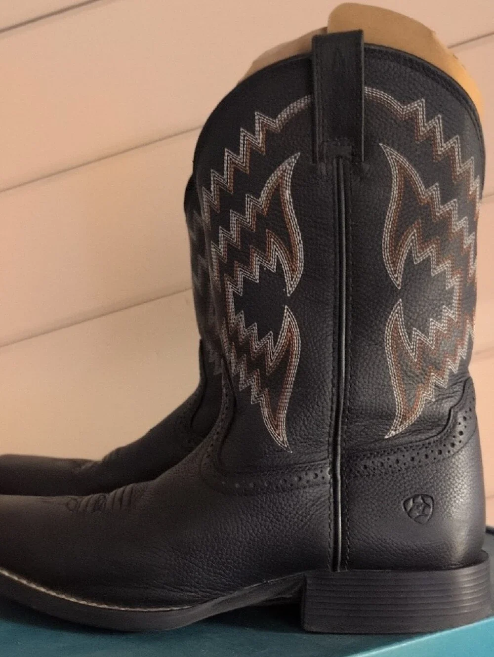Ariat Black Kids' Western Pull-On Boots 5.5 Used Contrast Stitching Cowboy Ranch